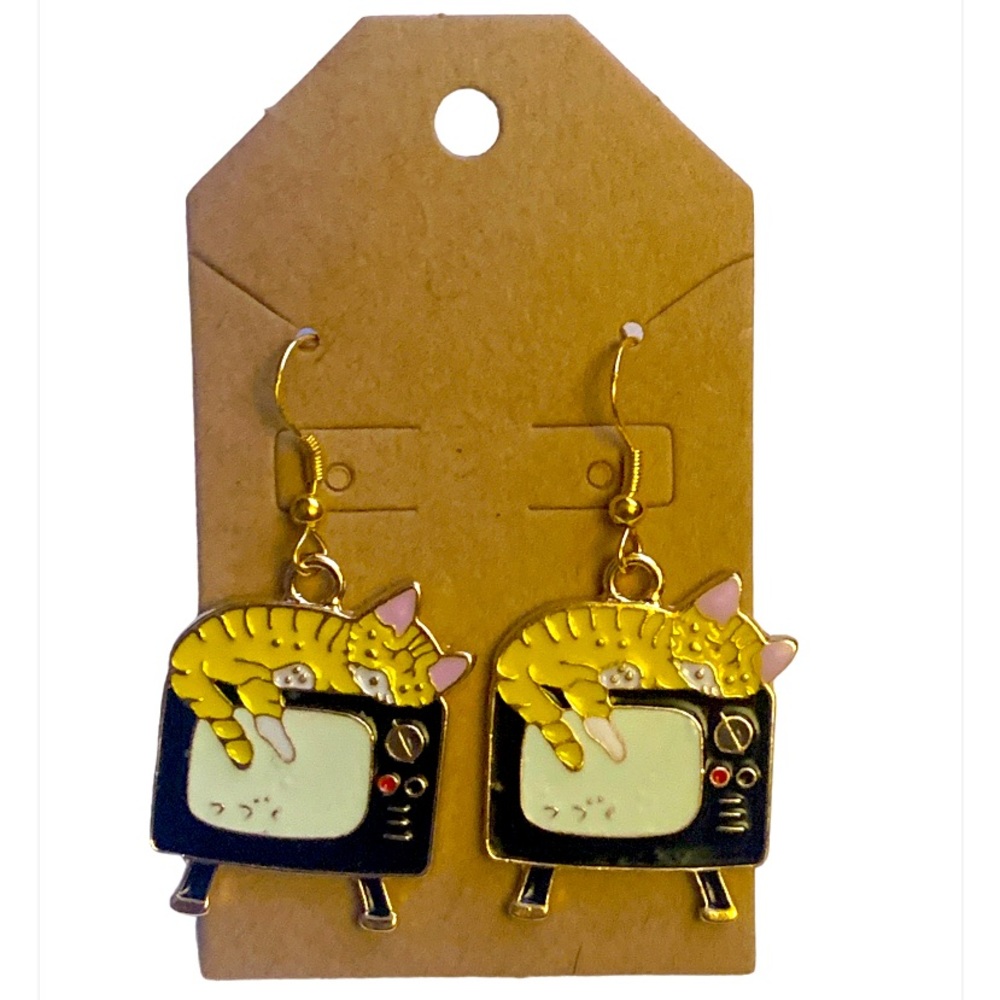 Tv sleepy Cat Earrings New!